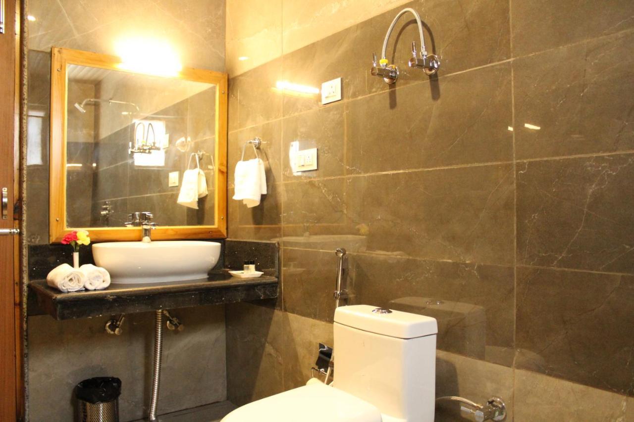 Vaibhav regency Hotell Manāli Exteriör bild