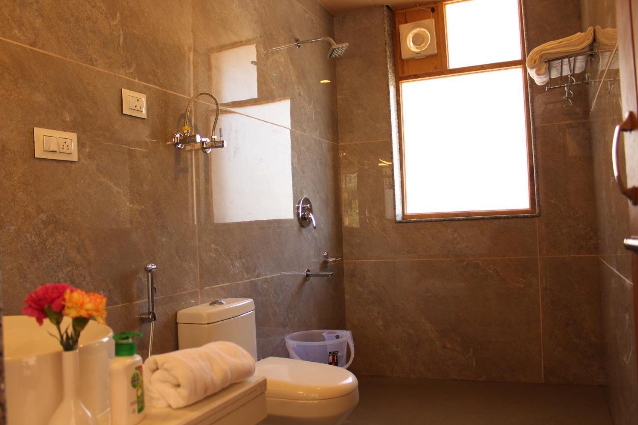 Vaibhav regency Hotell Manāli Exteriör bild