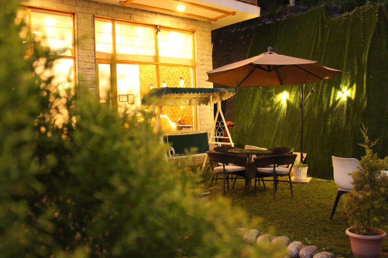 Vaibhav regency Hotell Manāli Exteriör bild