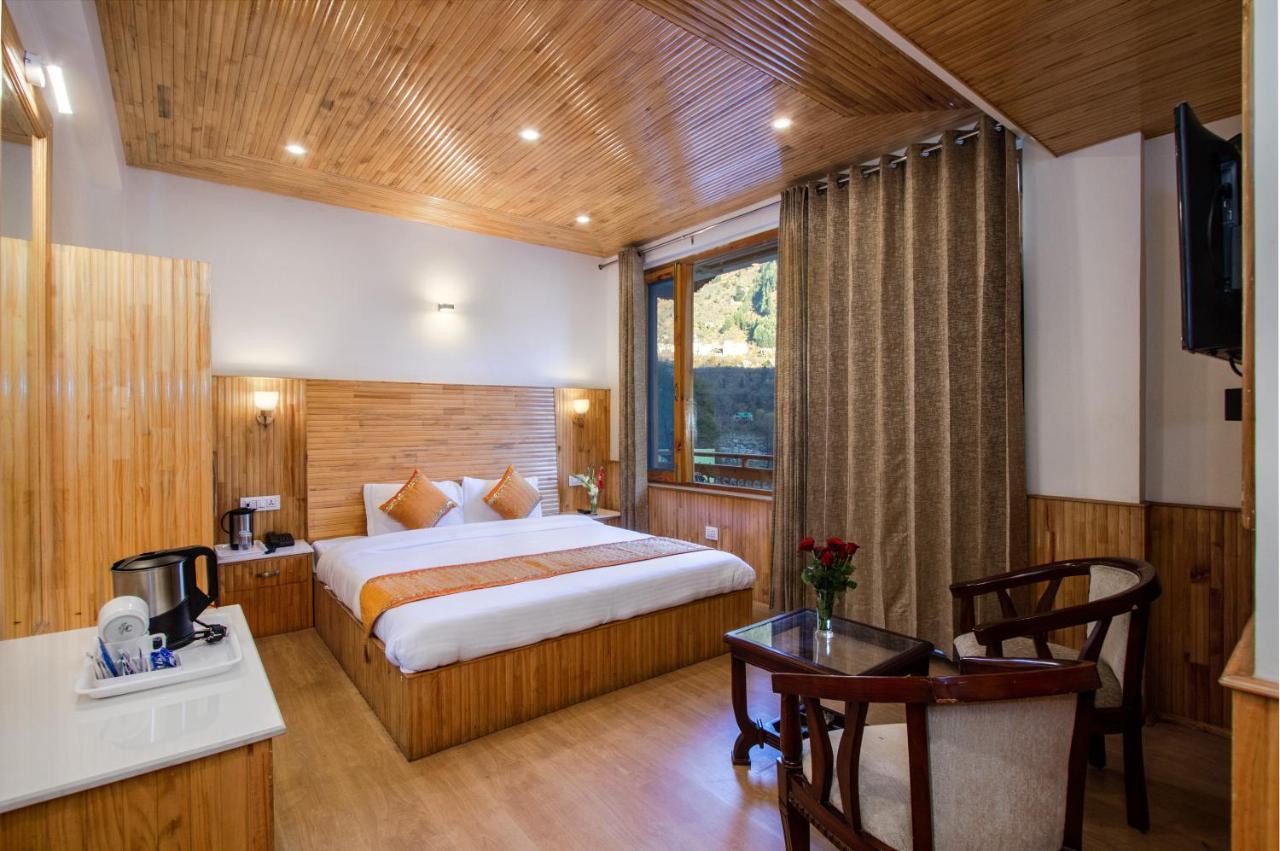 Vaibhav regency Hotell Manāli Exteriör bild