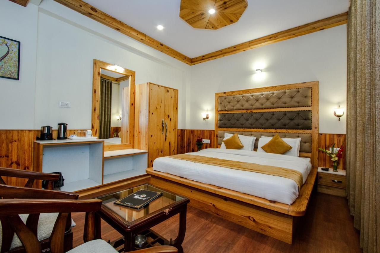 Vaibhav regency Hotell Manāli Exteriör bild