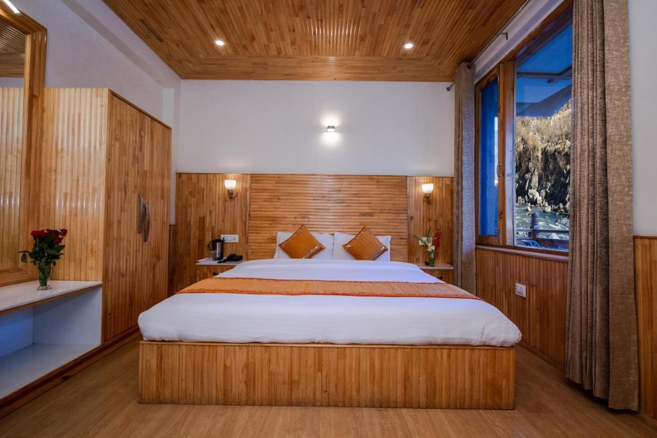 Vaibhav regency Hotell Manāli Exteriör bild