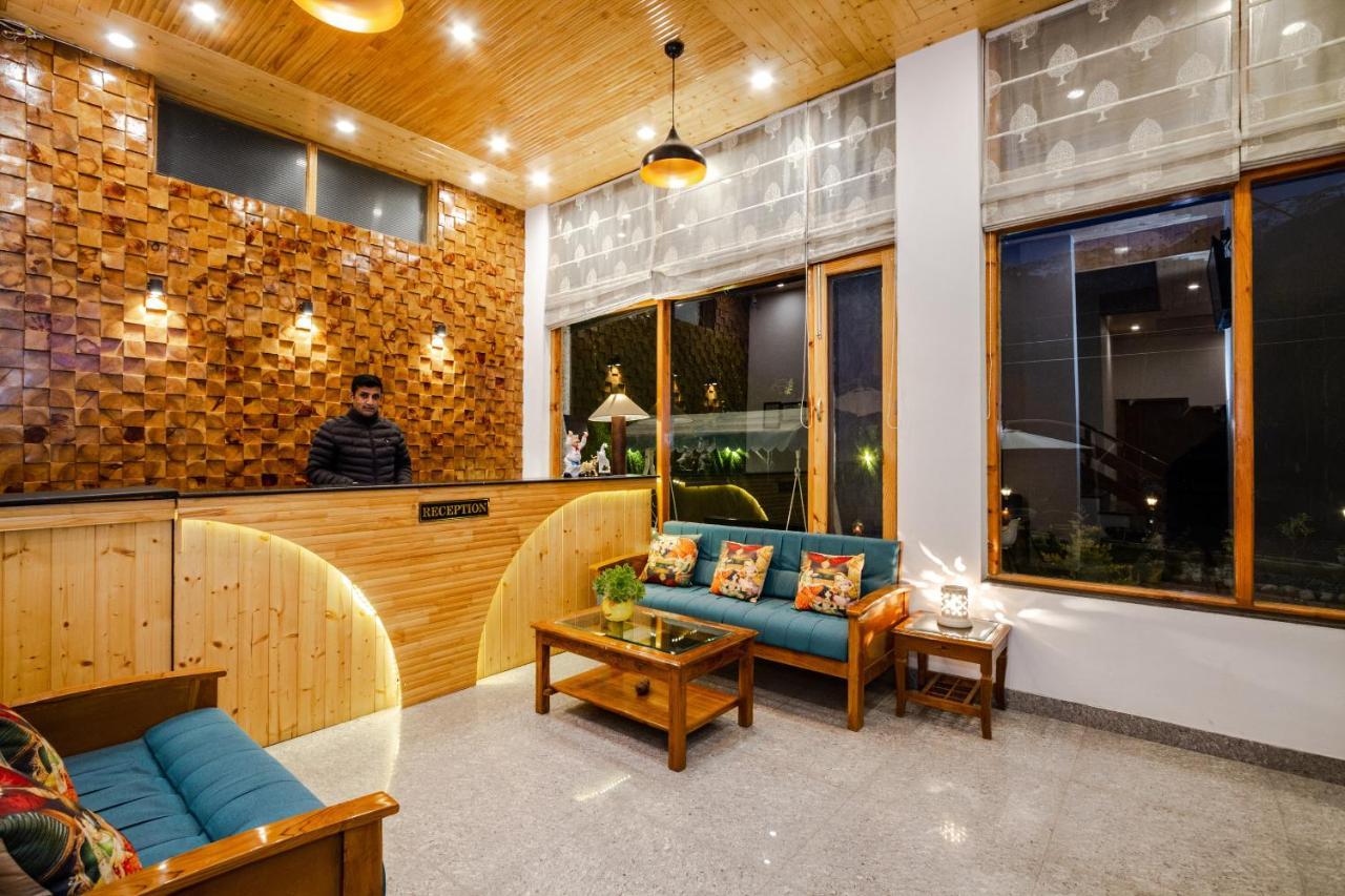Vaibhav regency Hotell Manāli Exteriör bild