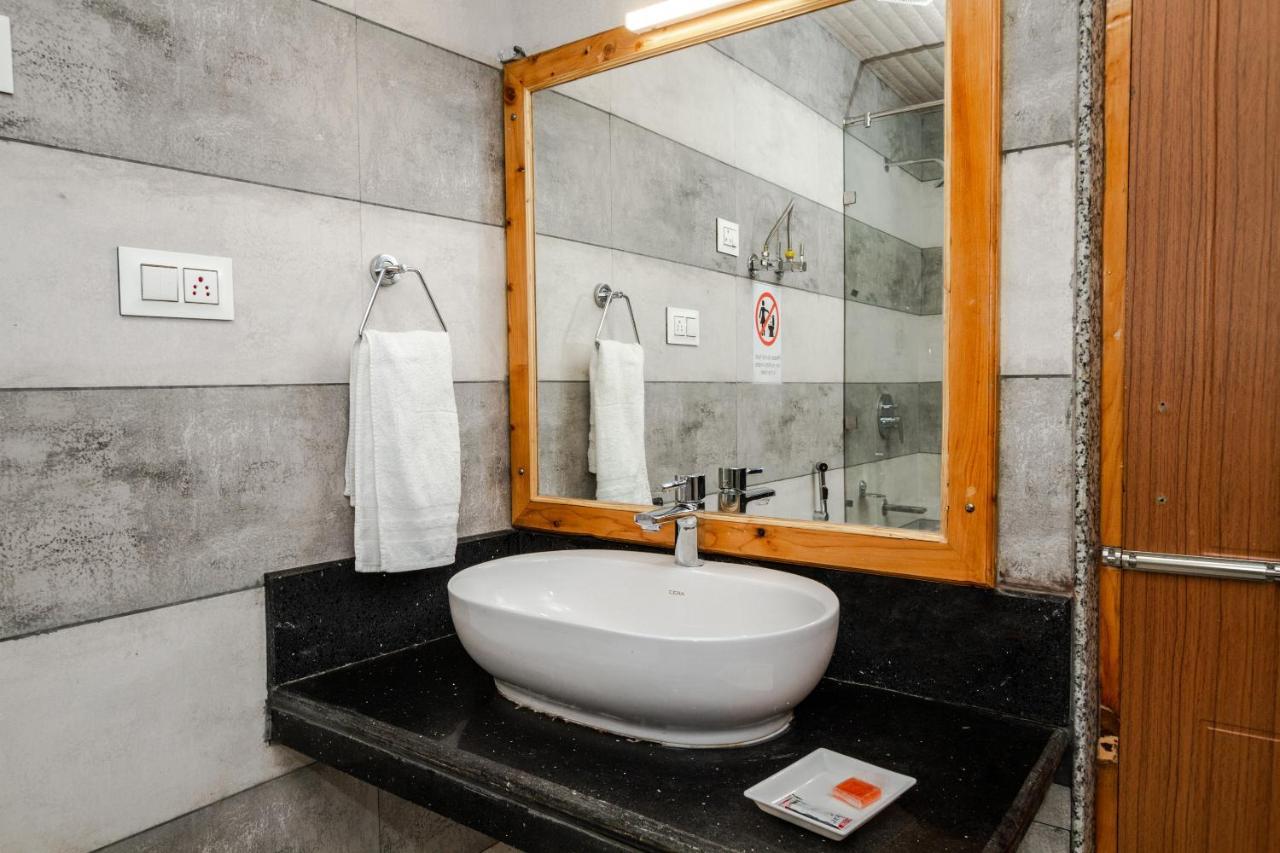 Vaibhav regency Hotell Manāli Exteriör bild