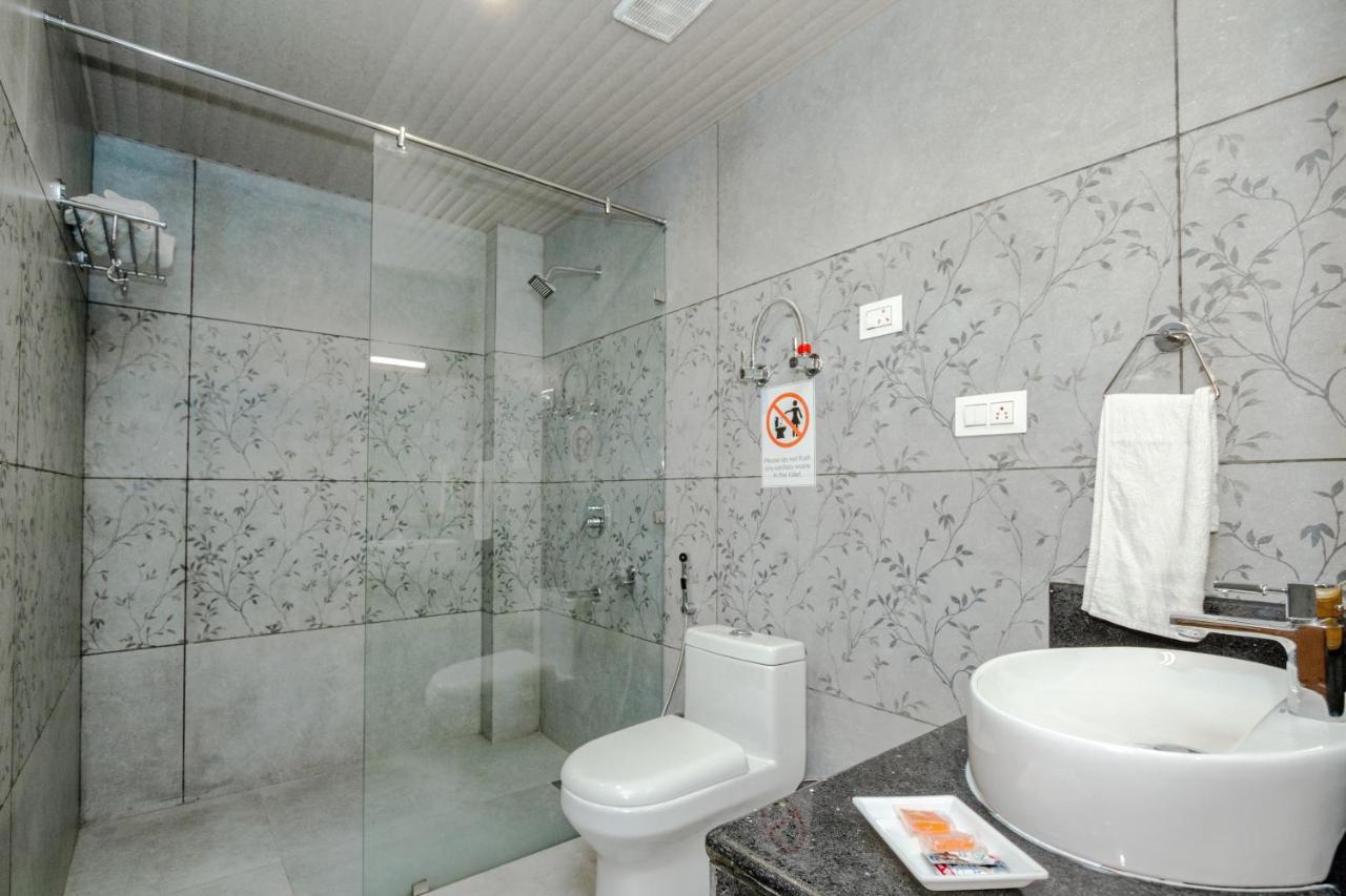 Vaibhav regency Hotell Manāli Exteriör bild