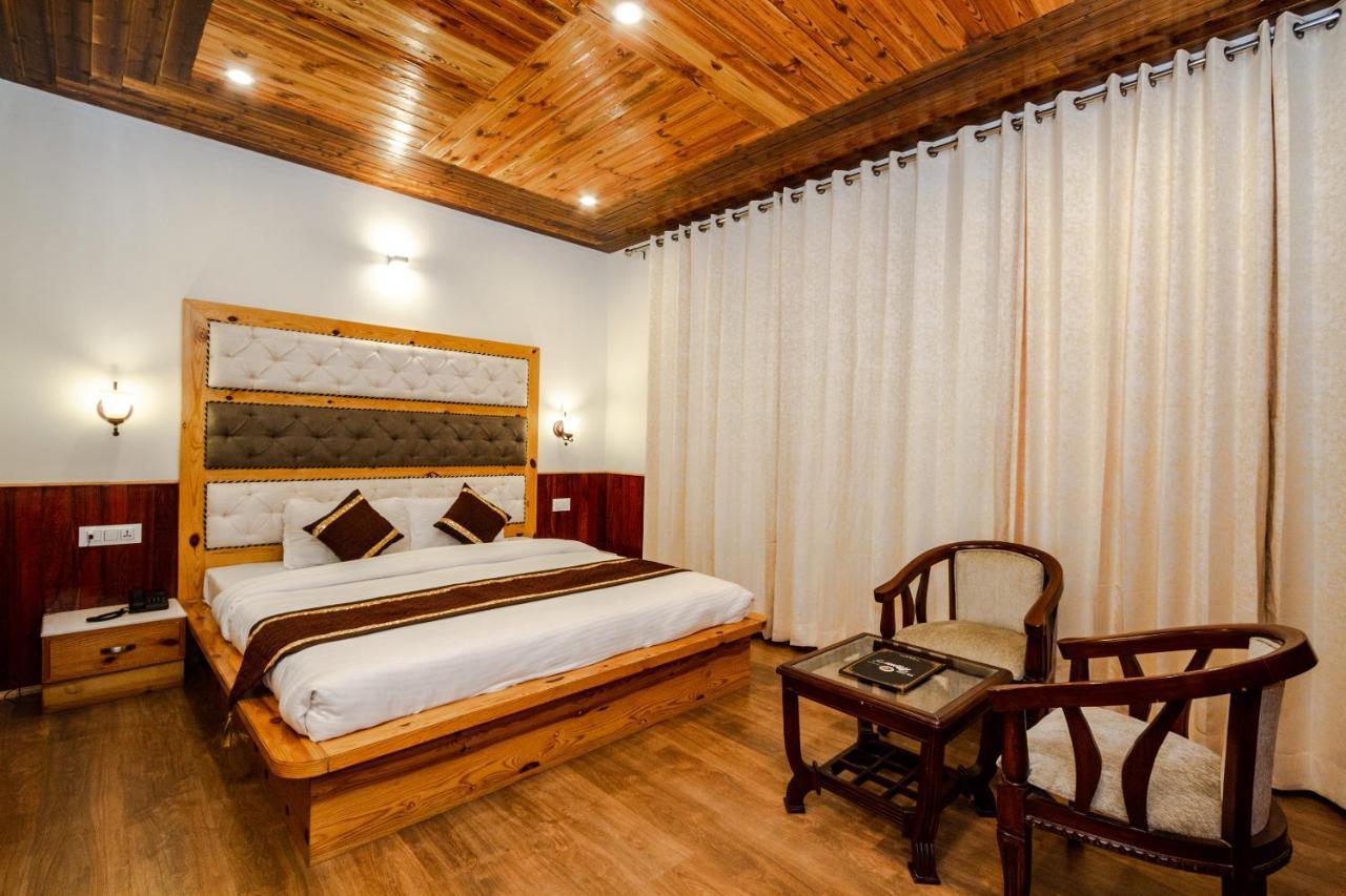 Vaibhav regency Hotell Manāli Exteriör bild