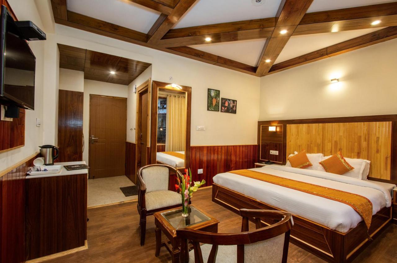Vaibhav regency Hotell Manāli Exteriör bild